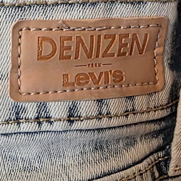 Levi's Denizen Mom Jeans, size 7, inseam is 25". - Picture 3 of 12